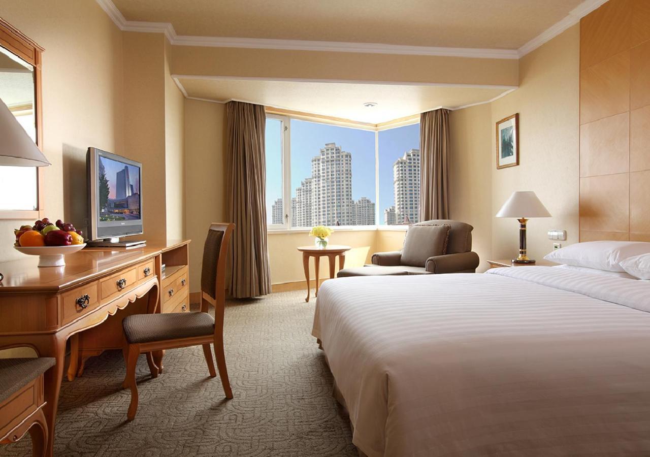 Beijing New Century Hotel Exterior photo